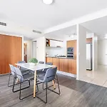 2 Bedroom 1 Bathroom Apartment - Centre Of Surfers Paradise, Chevron Renaissance