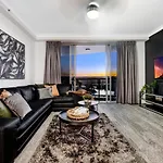 2 Bedroom 1 Bathroom Apartment - Centre Of Surfers Paradise, Chevron Renaissance