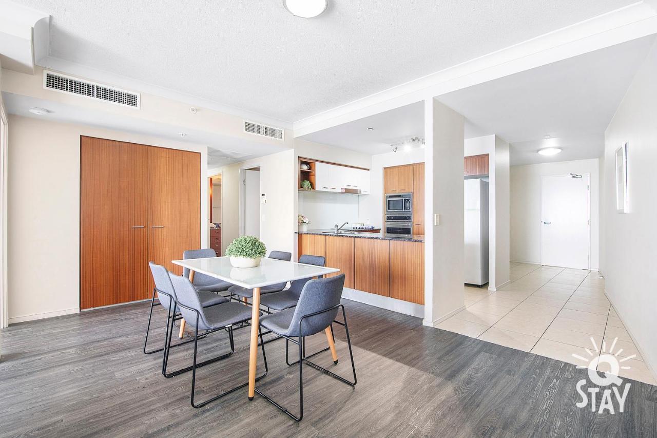 2 Bedroom 1 Bathroom - Centre Of Surfers Paradise, Chevron Renaissance Apartment *