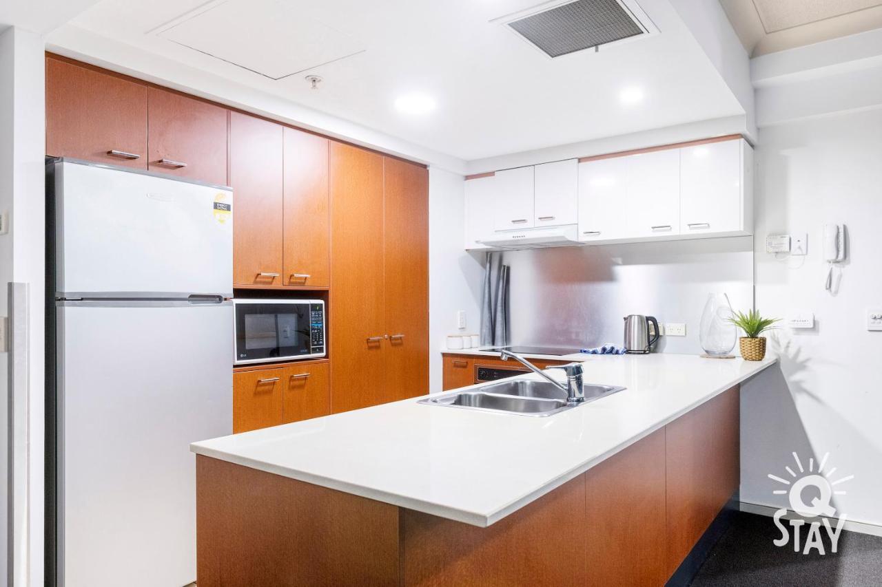 2 Bedroom 1 Bathroom - Centre Of Surfers Paradise, Chevron Renaissance Apartment