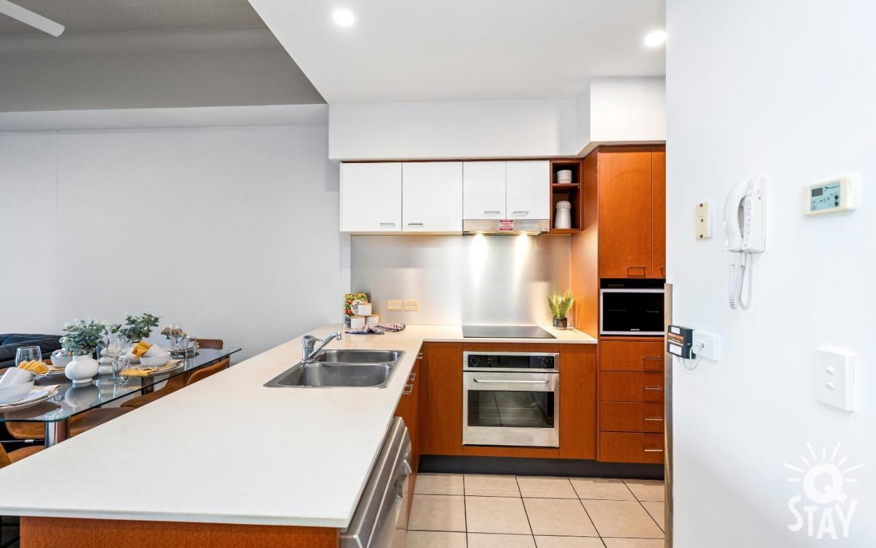 2 Bedroom 1 Bathroom - Centre Of Surfers Paradise, Chevron Renaissance *