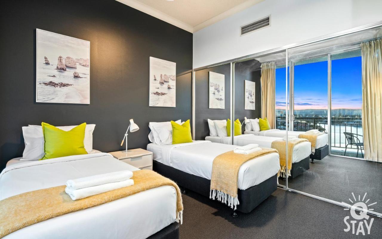 2 Bedroom 1 Bathroom - Centre Of Surfers Paradise, Chevron Renaissance Apartment *