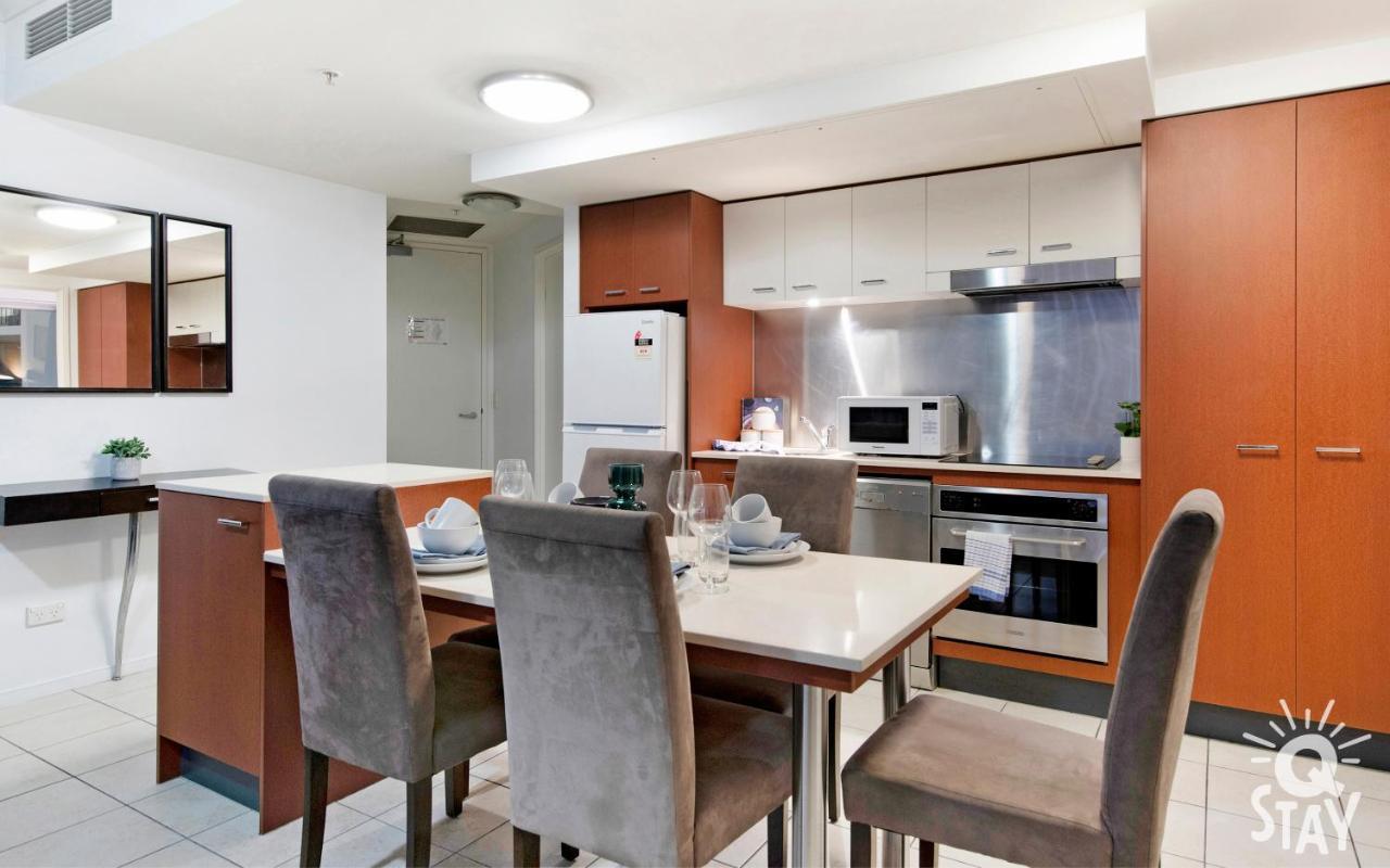 2 Bedroom 1 Bathroom - Centre Of Surfers Paradise, Chevron Renaissance Gold Coast