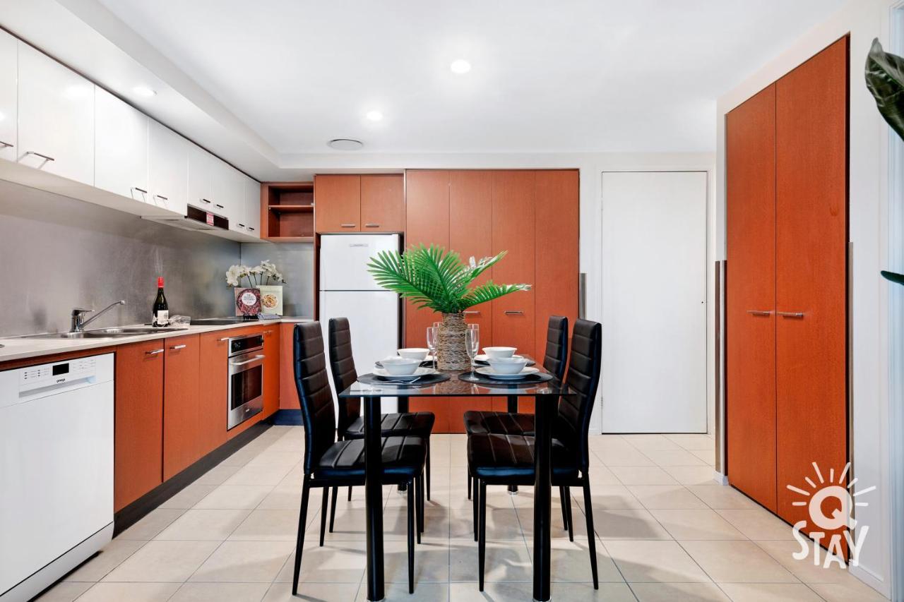 Apartment 2 Bedroom 1 Bathroom - Centre Of Surfers Paradise, Chevron Renaissance