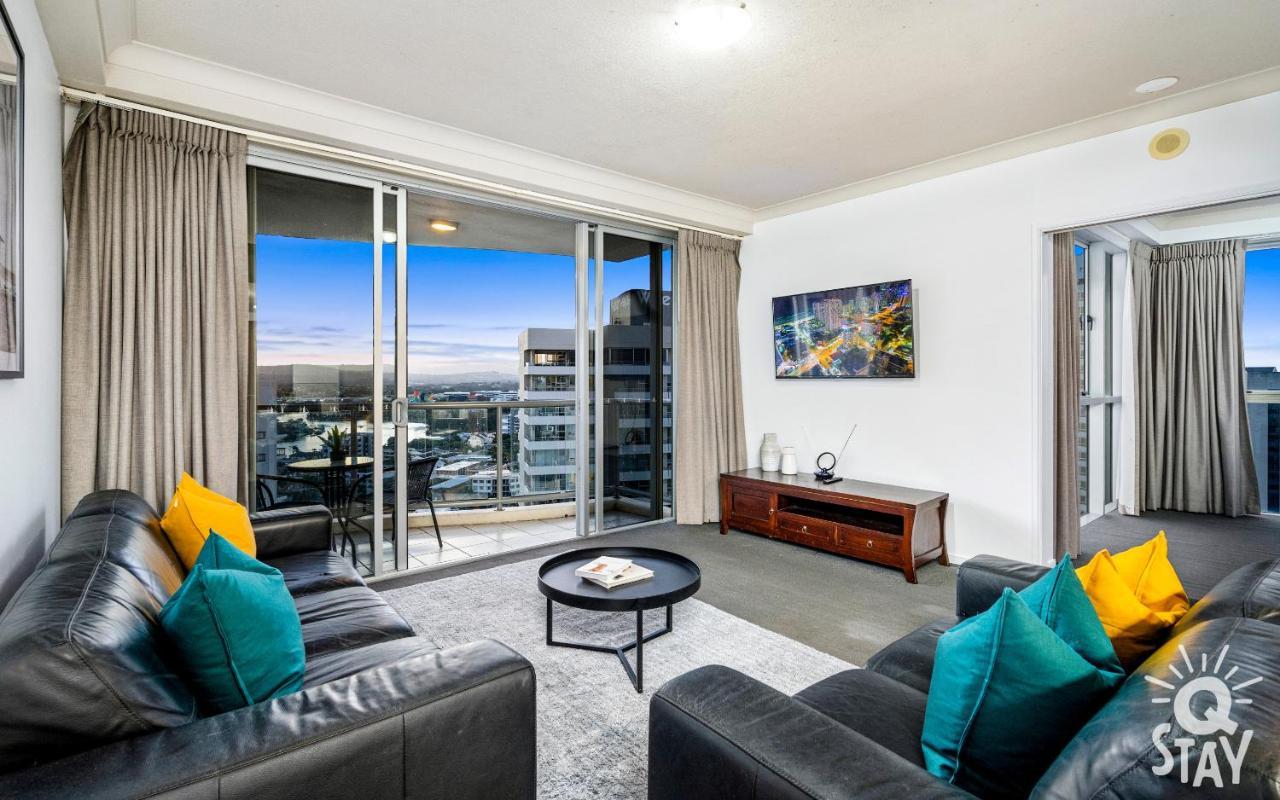 2 Bedroom 1 Bathroom - Centre Of Surfers Paradise, Chevron Renaissance Apartment Gold Coast