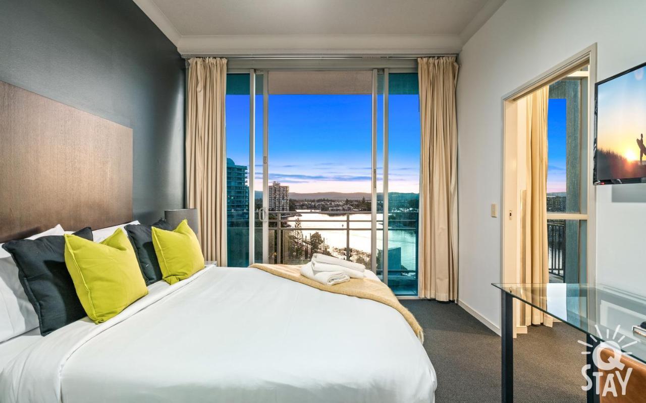 2 Bedroom 1 Bathroom - Centre Of Surfers Paradise, Chevron Renaissance Apartment