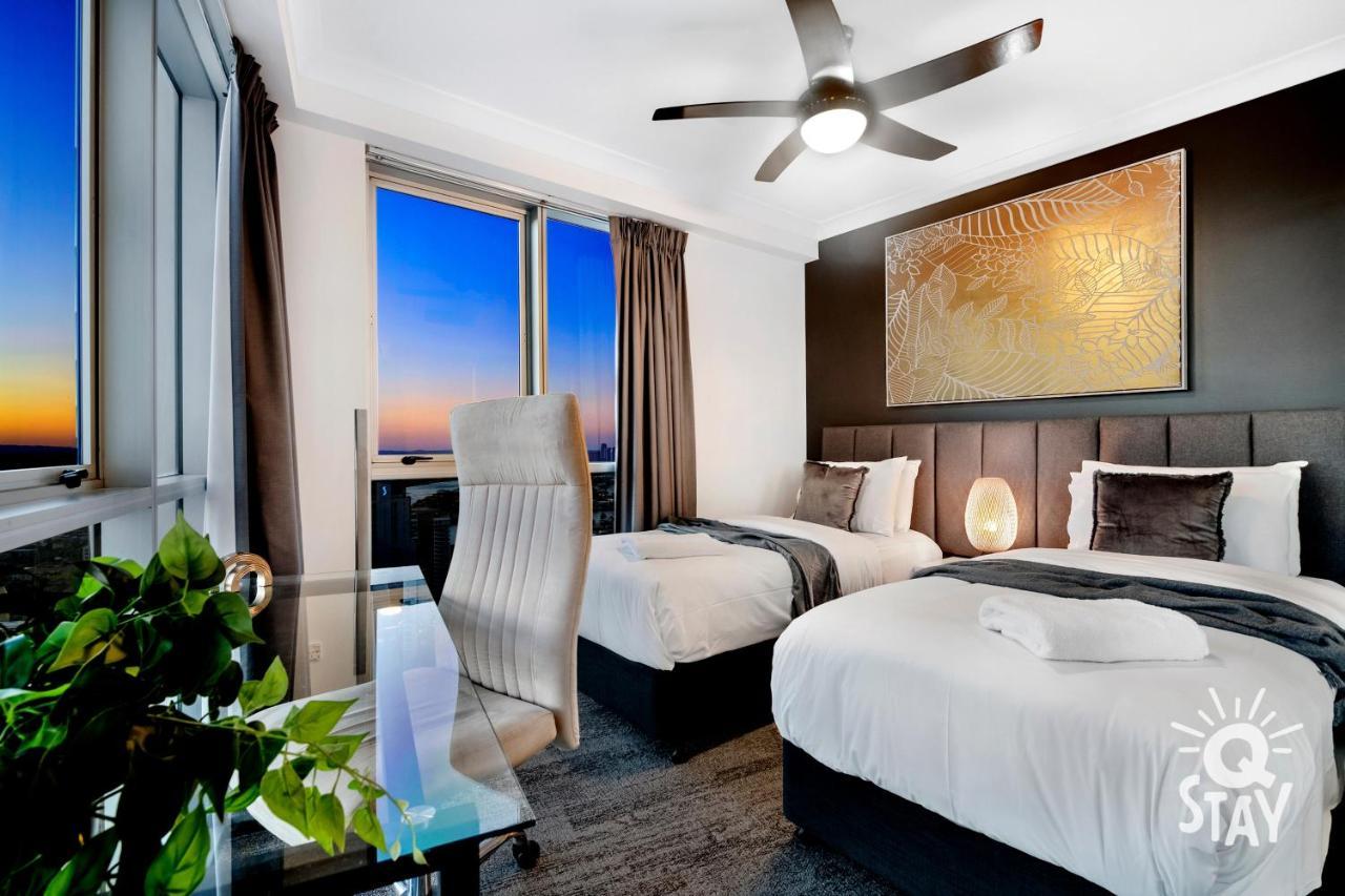 2 Bedroom 1 Bathroom - Centre Of Surfers Paradise, Chevron Renaissance Apartment *